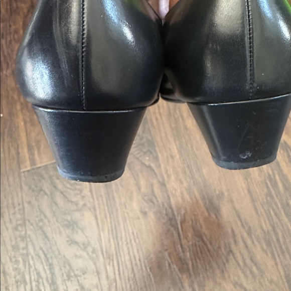 Salvatore Ferragamo Vintage Navy Leather Flats with Gold Accent, Sz 9.5, EUC - Picture 10 of 10